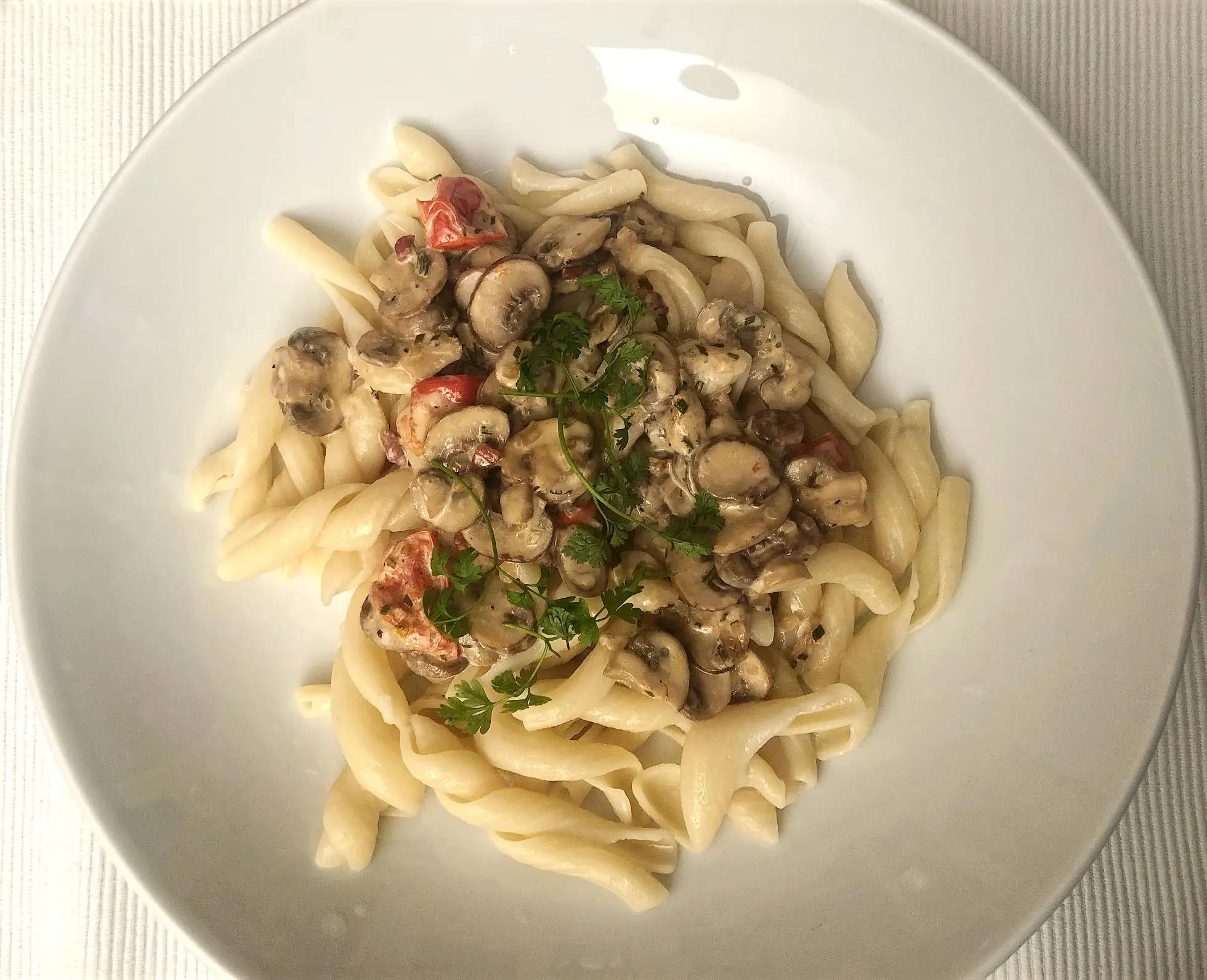 Torciglioni Caserecci in Champignon-Sahne-Sauce” style=