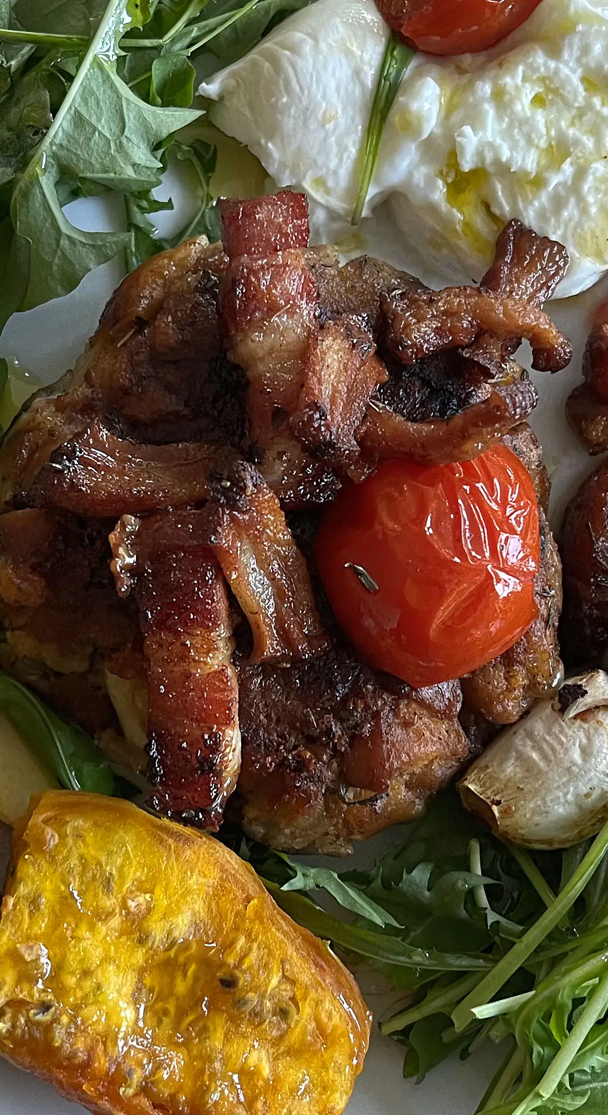 Kaspressknödel mit Salat