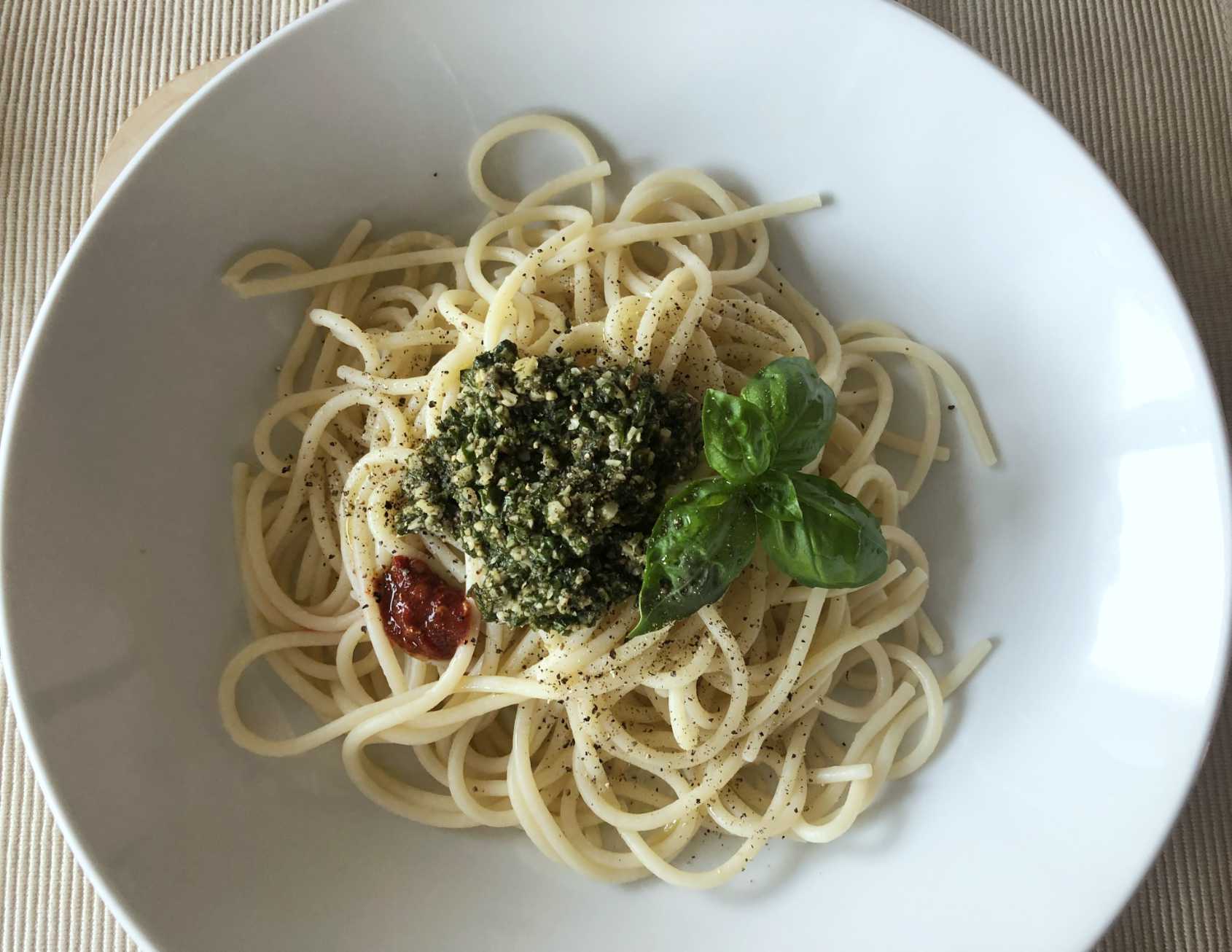 Pesto Verde auf Spaghetti” style=